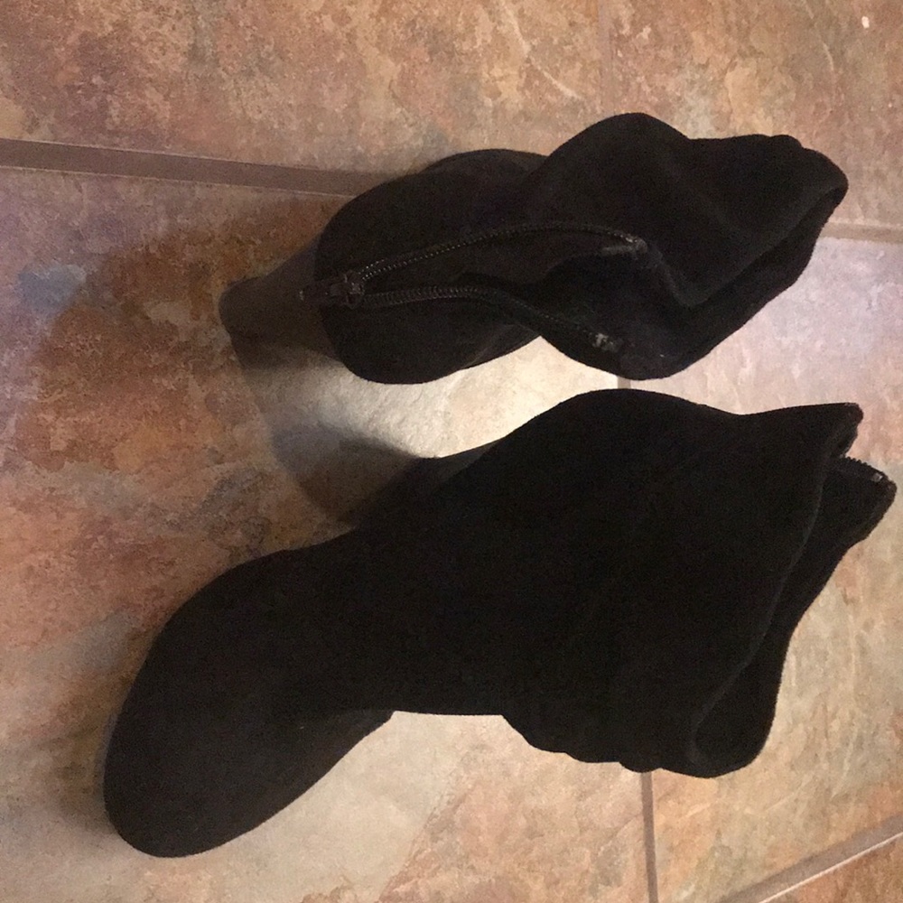 Barely worn Zigisoho booties. Black size 6